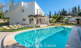 Preciosa villa de lujo reformada con arquitectura andaluza atemporal en venta en la zona este de Marbella 792421 