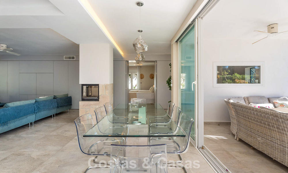 Preciosa villa de lujo reformada con arquitectura andaluza atemporal en venta en la zona este de Marbella 792430