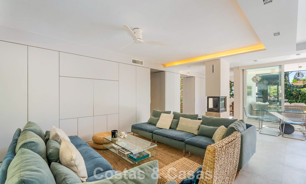 Preciosa villa de lujo reformada con arquitectura andaluza atemporal en venta en la zona este de Marbella 792431