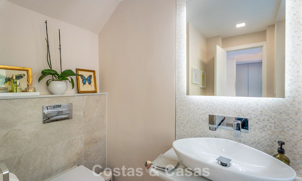 Preciosa villa de lujo reformada con arquitectura andaluza atemporal en venta en la zona este de Marbella 792432