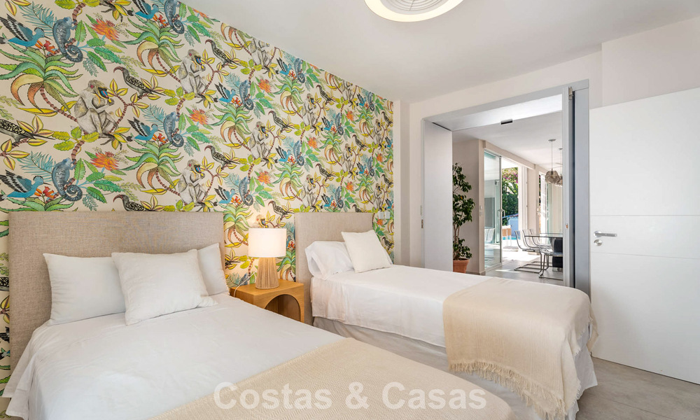 Preciosa villa de lujo reformada con arquitectura andaluza atemporal en venta en la zona este de Marbella 792438