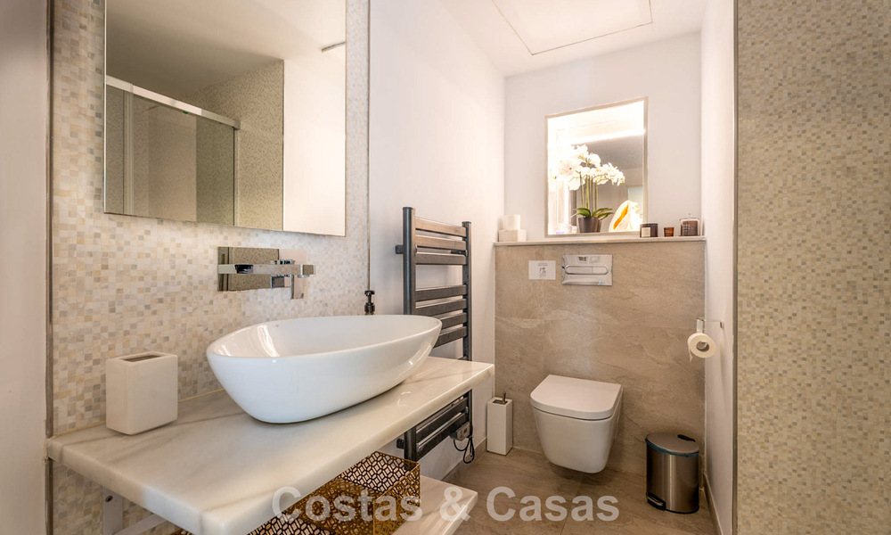 Preciosa villa de lujo reformada con arquitectura andaluza atemporal en venta en la zona este de Marbella 792439