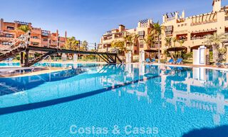 Apartamento de 4 dormitorios en venta en un complejo frente a la playa muy demandado en la Nueva Milla de Oro entre Marbella y Estepona 792470 