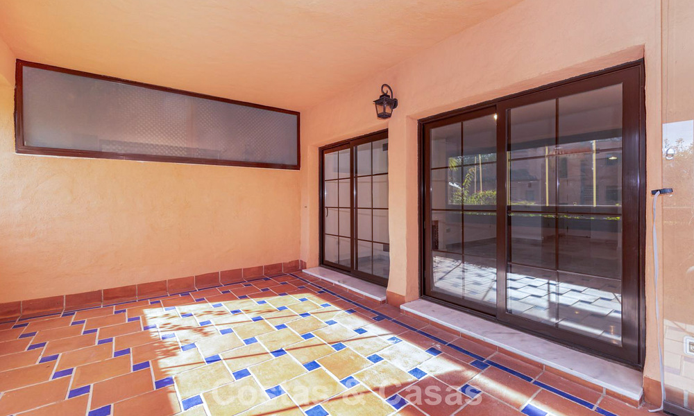 Apartamento de 4 dormitorios en venta en un complejo frente a la playa muy demandado en la Nueva Milla de Oro entre Marbella y Estepona 792473