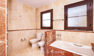 Apartamento de 4 dormitorios en venta en un complejo frente a la playa muy demandado en la Nueva Milla de Oro entre Marbella y Estepona 792475 