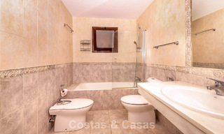 Apartamento de 4 dormitorios en venta en un complejo frente a la playa muy demandado en la Nueva Milla de Oro entre Marbella y Estepona 792478 