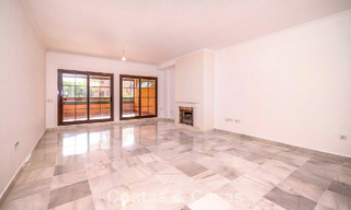 Apartamento de 4 dormitorios en venta en un complejo frente a la playa muy demandado en la Nueva Milla de Oro entre Marbella y Estepona 792481 