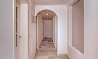 Apartamento de 4 dormitorios en venta en un complejo frente a la playa muy demandado en la Nueva Milla de Oro entre Marbella y Estepona 792484 