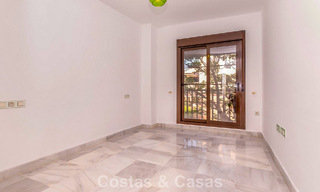 Apartamento de 4 dormitorios en venta en un complejo frente a la playa muy demandado en la Nueva Milla de Oro entre Marbella y Estepona 792486 