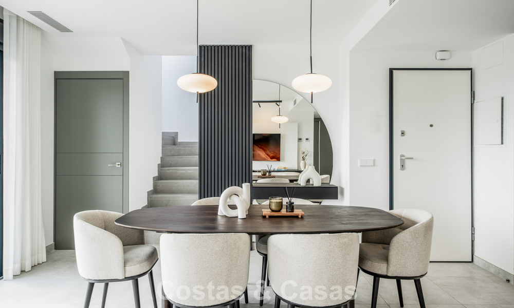 Ático moderno de nueva construcción con amplio solárium en venta en un complejo cerrado en Benahavís - Marbella 792559