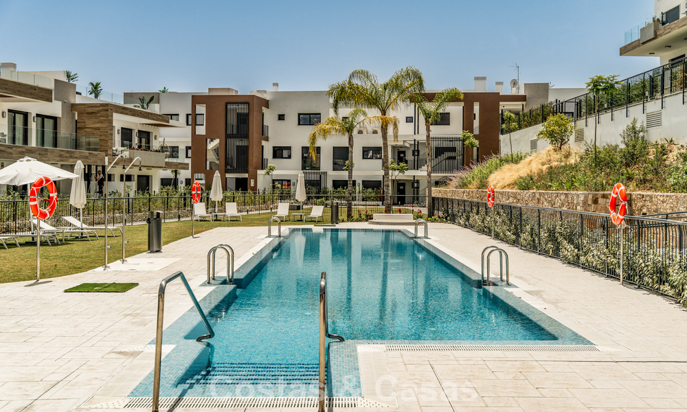 Ático moderno de nueva construcción con amplio solárium en venta en un complejo cerrado en Benahavís - Marbella 792572