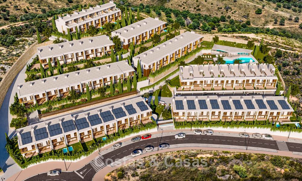 Adosados contemporáneos con impresionantes vistas al mar en venta en La Cala de Mijas, Costa del Sol 792672