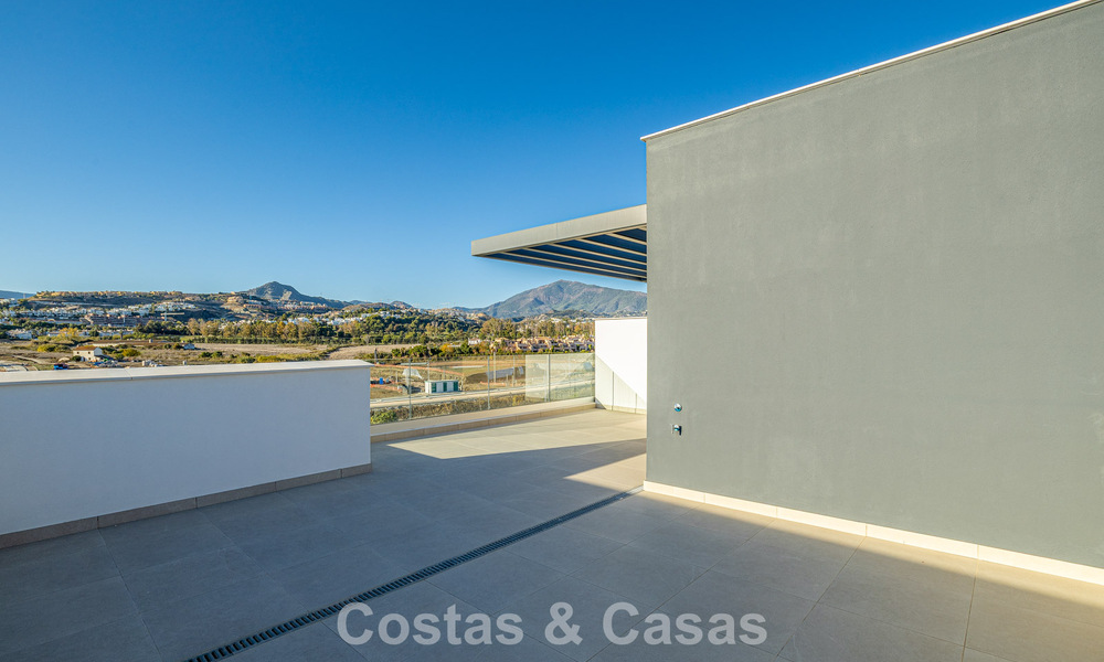 Adosado moderno listo para entrar a vivir en venta en la New Golden Mile entre Marbella y Estepona 792585