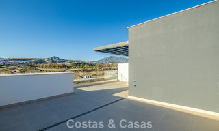 Adosado moderno listo para entrar a vivir en venta en la New Golden Mile entre Marbella y Estepona 792585 