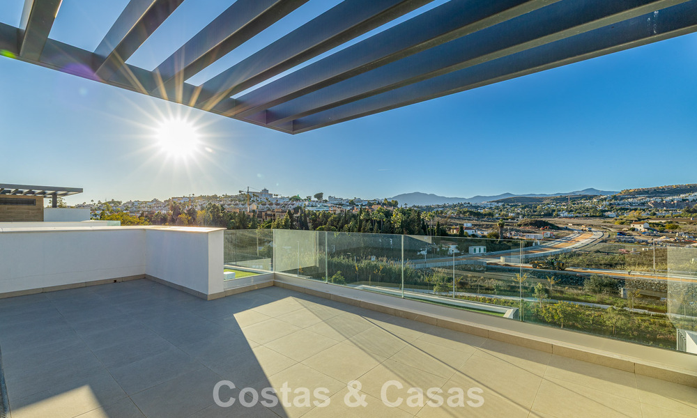 Adosado moderno listo para entrar a vivir en venta en la New Golden Mile entre Marbella y Estepona 792589