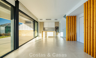 Adosado moderno listo para entrar a vivir en venta en la New Golden Mile entre Marbella y Estepona 792590 