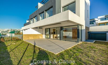Adosado moderno listo para entrar a vivir en venta en la New Golden Mile entre Marbella y Estepona 792591
