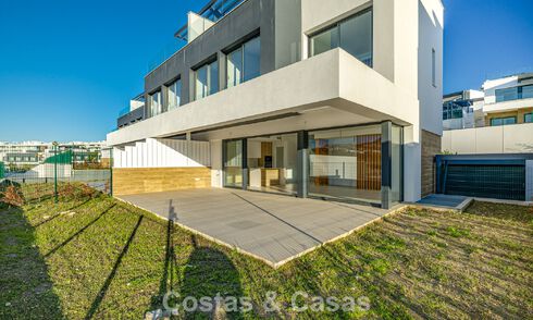 Adosado moderno listo para entrar a vivir en venta en la New Golden Mile entre Marbella y Estepona 792591