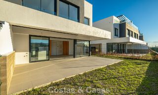 Adosado moderno listo para entrar a vivir en venta en la New Golden Mile entre Marbella y Estepona 792592 