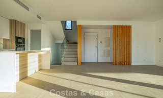Adosado moderno listo para entrar a vivir en venta en la New Golden Mile entre Marbella y Estepona 792594 
