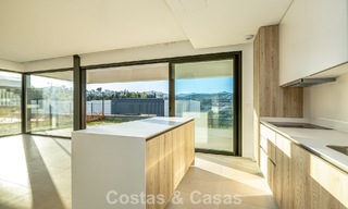 Adosado moderno listo para entrar a vivir en venta en la New Golden Mile entre Marbella y Estepona 792595 