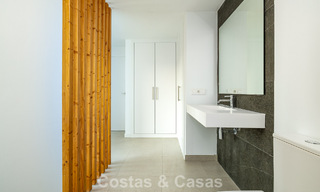 Adosado moderno listo para entrar a vivir en venta en la New Golden Mile entre Marbella y Estepona 792601 