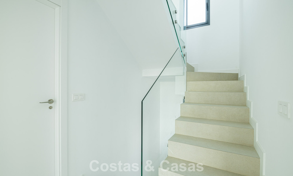 Adosado moderno listo para entrar a vivir en venta en la New Golden Mile entre Marbella y Estepona 792602