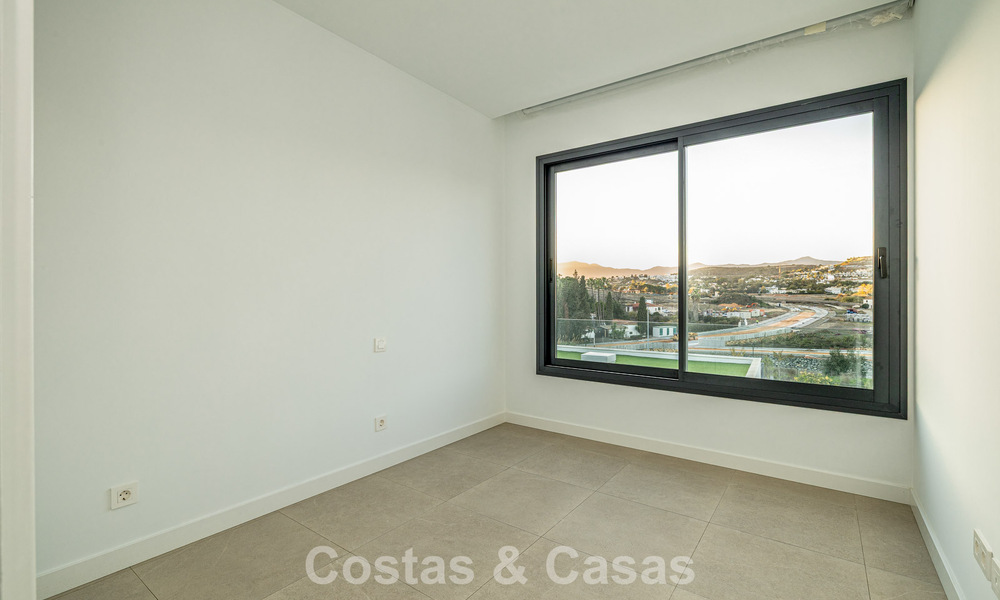 Adosado moderno listo para entrar a vivir en venta en la New Golden Mile entre Marbella y Estepona 792603