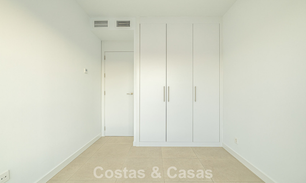 Adosado moderno listo para entrar a vivir en venta en la New Golden Mile entre Marbella y Estepona 792604