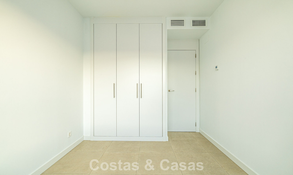 Adosado moderno listo para entrar a vivir en venta en la New Golden Mile entre Marbella y Estepona 792605