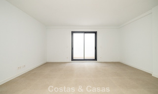 Adosado moderno listo para entrar a vivir en venta en la New Golden Mile entre Marbella y Estepona 792608 