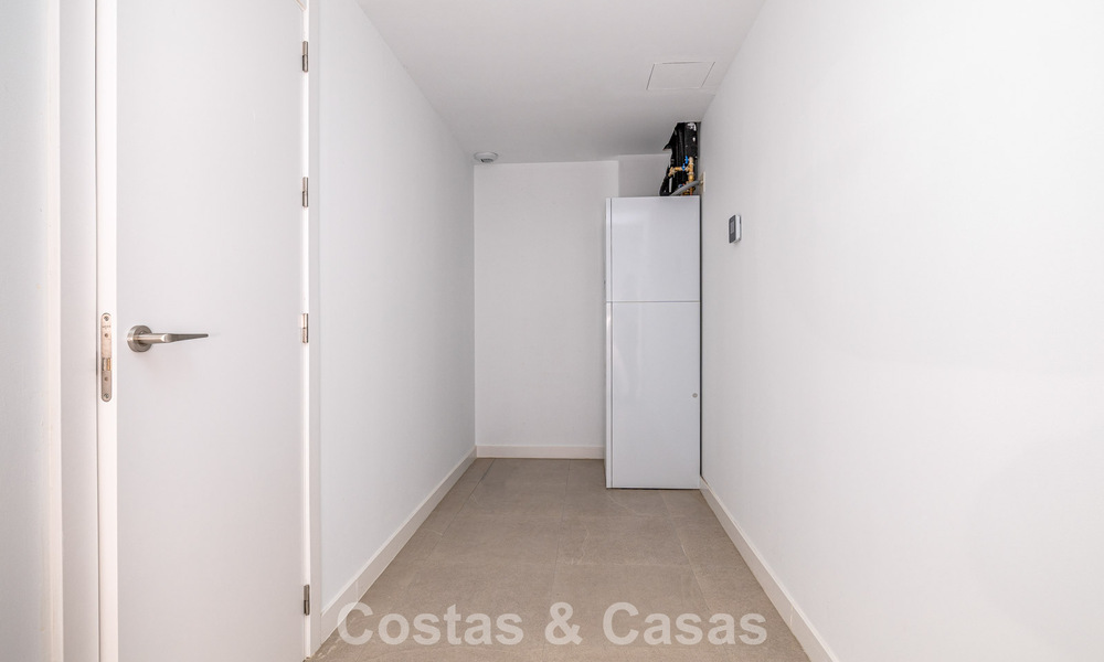 Adosado moderno listo para entrar a vivir en venta en la New Golden Mile entre Marbella y Estepona 792611