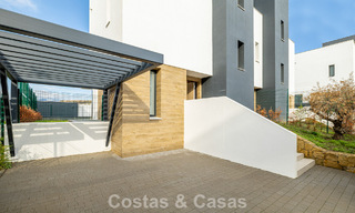 Adosado moderno listo para entrar a vivir en venta en la New Golden Mile entre Marbella y Estepona 792614 