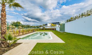 Adosado moderno listo para entrar a vivir en venta en la New Golden Mile entre Marbella y Estepona 792615 