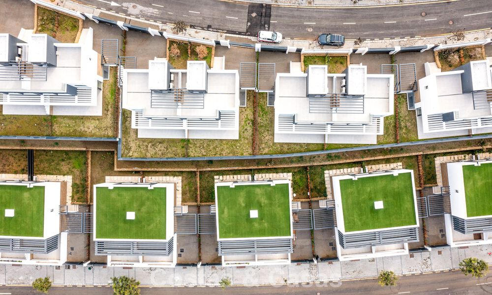 Adosado moderno listo para entrar a vivir en venta en la New Golden Mile entre Marbella y Estepona 792620