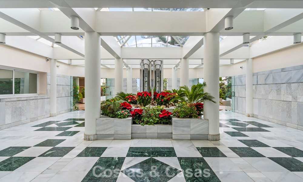 Ático dúplex muy amplio en venta a pocos pasos de todos los servicios en el centro de San Pedro, Marbella 792700