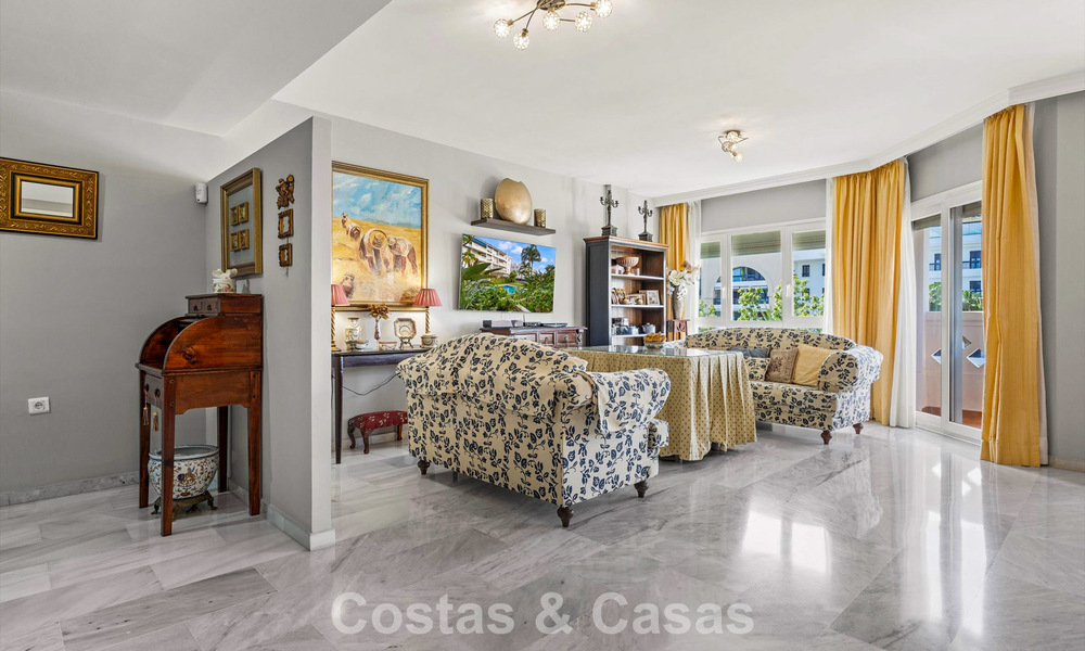 Ático dúplex muy amplio en venta a pocos pasos de todos los servicios en el centro de San Pedro, Marbella 792702