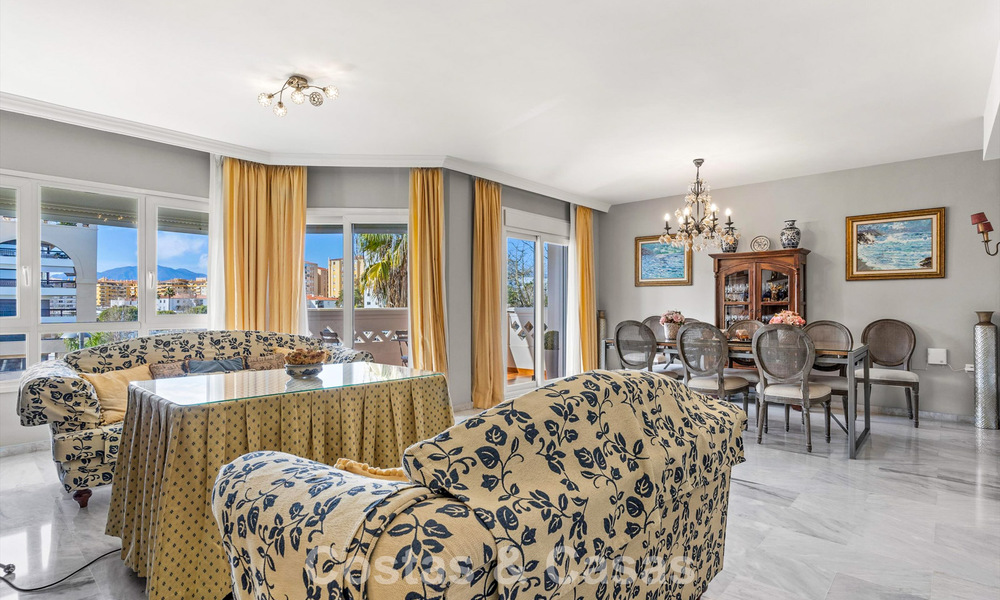 Ático dúplex muy amplio en venta a pocos pasos de todos los servicios en el centro de San Pedro, Marbella 792704