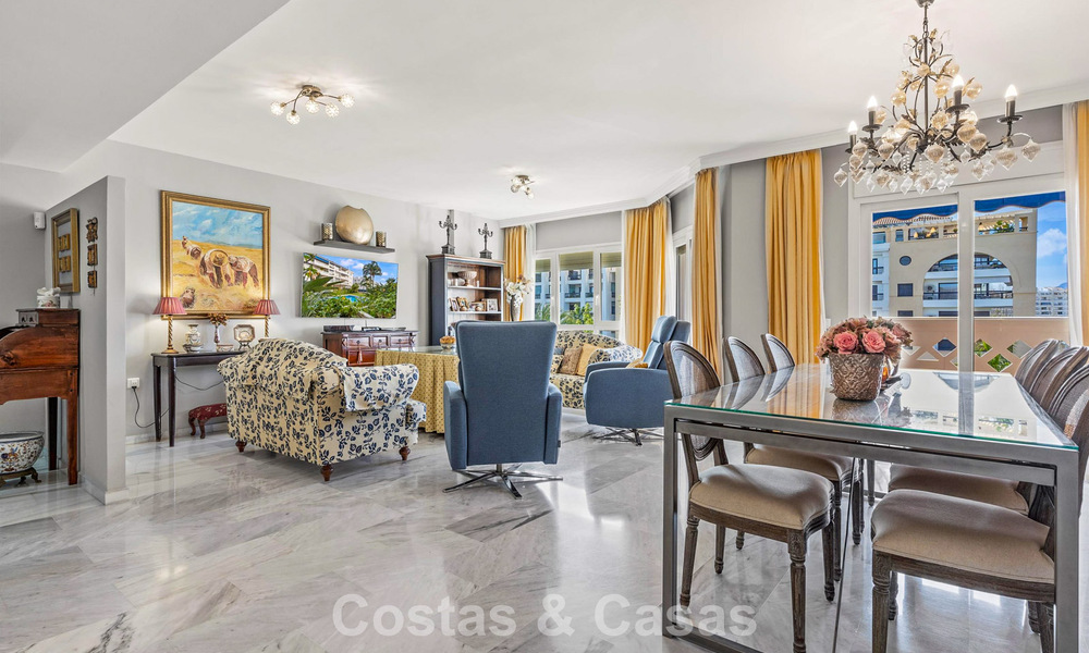 Ático dúplex muy amplio en venta a pocos pasos de todos los servicios en el centro de San Pedro, Marbella 792709