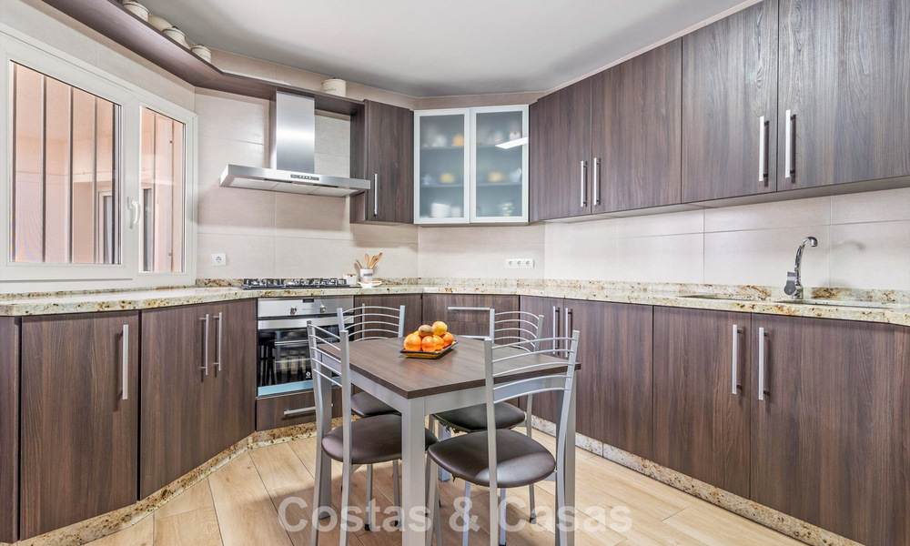 Ático dúplex muy amplio en venta a pocos pasos de todos los servicios en el centro de San Pedro, Marbella 792712