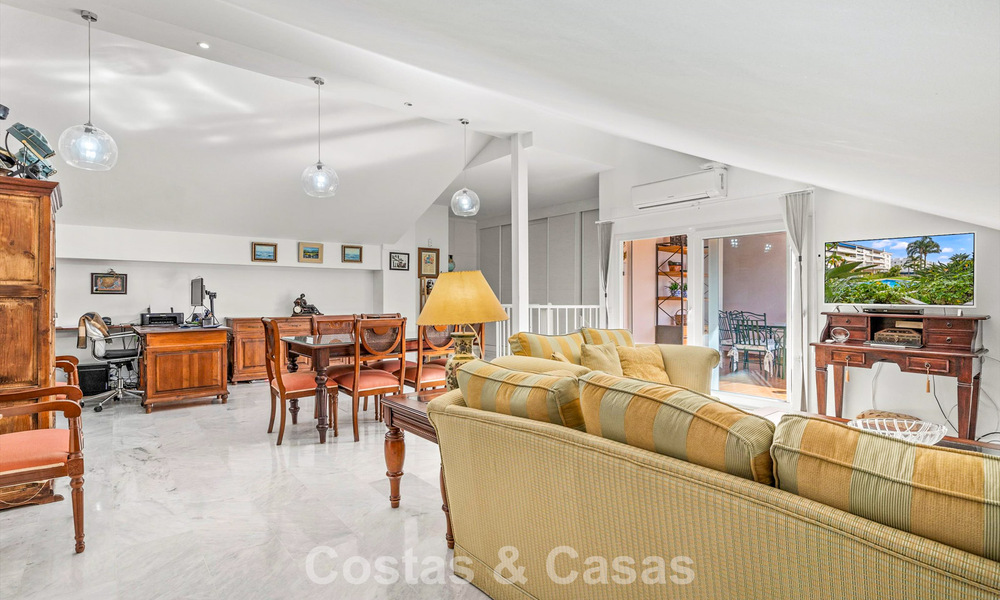 Ático dúplex muy amplio en venta a pocos pasos de todos los servicios en el centro de San Pedro, Marbella 792725