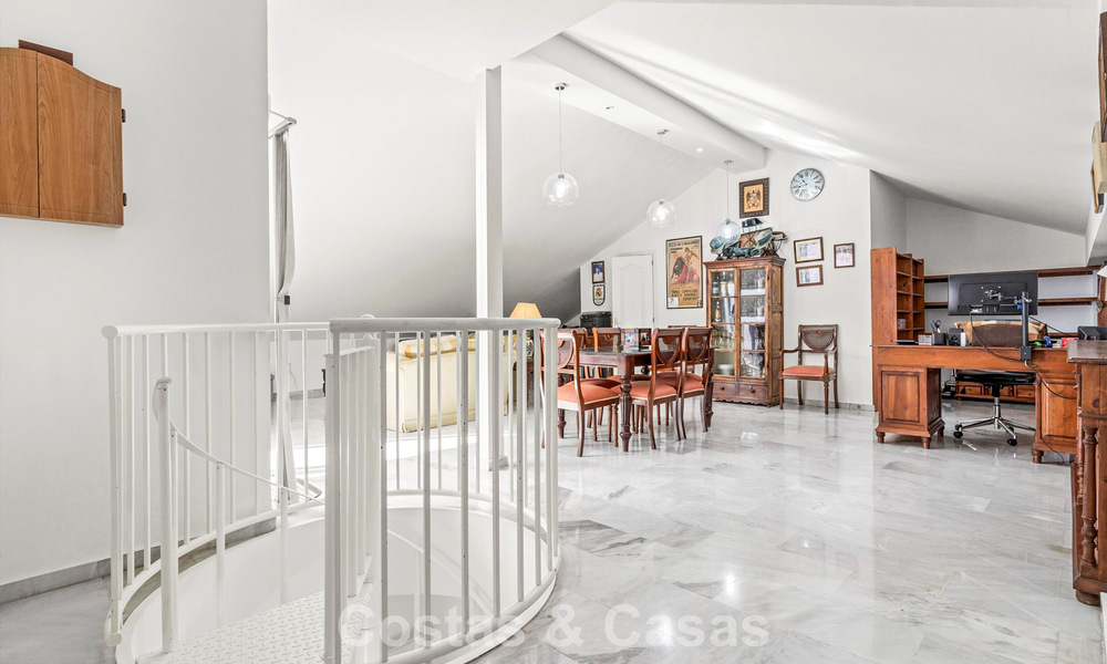 Ático dúplex muy amplio en venta a pocos pasos de todos los servicios en el centro de San Pedro, Marbella 792726