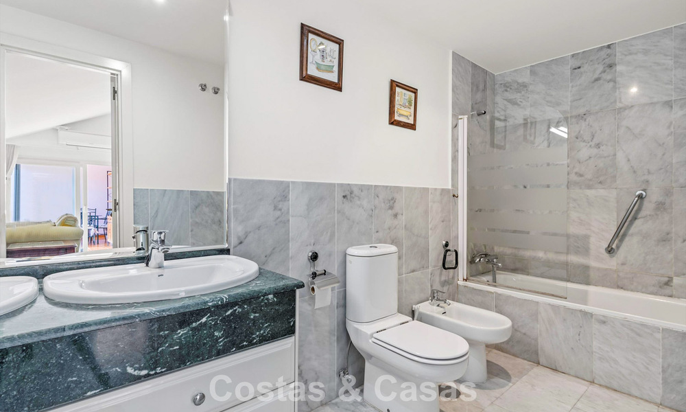 Ático dúplex muy amplio en venta a pocos pasos de todos los servicios en el centro de San Pedro, Marbella 792732