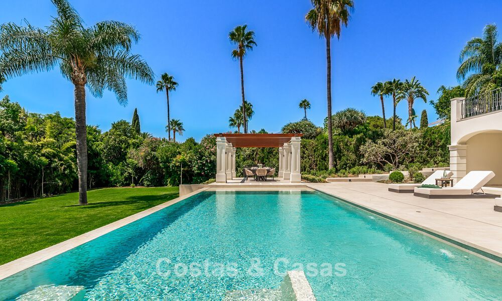 Villa lujosa y atemporal con vistas panorámicas en venta en Nueva Andalucía, Marbella 792914