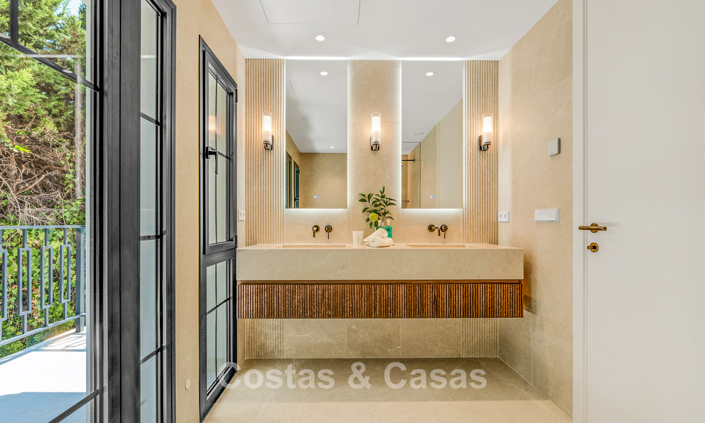 Villa lujosa y atemporal con vistas panorámicas en venta en Nueva Andalucía, Marbella 792916