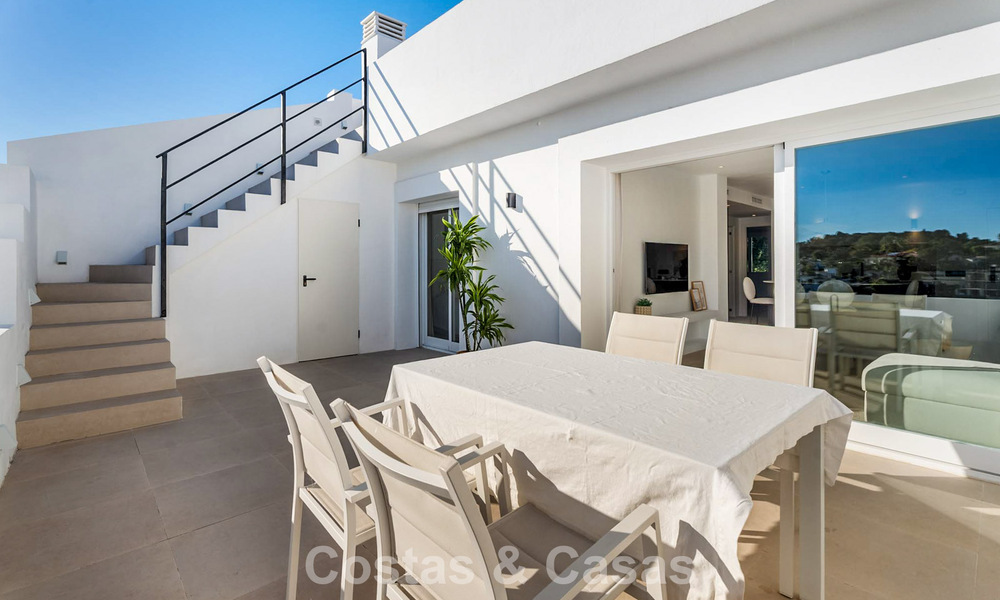 Ático completamente renovado con amplia terraza en la azotea en venta en La Quinta Golf Resort, Benahavís - Marbella 792987