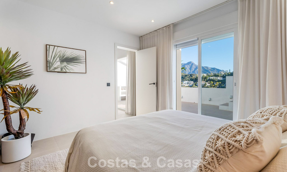 Ático completamente renovado con amplia terraza en la azotea en venta en La Quinta Golf Resort, Benahavís - Marbella 792994