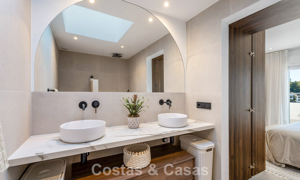 Ático completamente renovado con amplia terraza en la azotea en venta en La Quinta Golf Resort, Benahavís - Marbella 792995