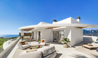 Apartamentos innovadores con vistas panorámicas al mar en venta en un resort de golf en Mijas Costa, Costa del Sol 792972 
