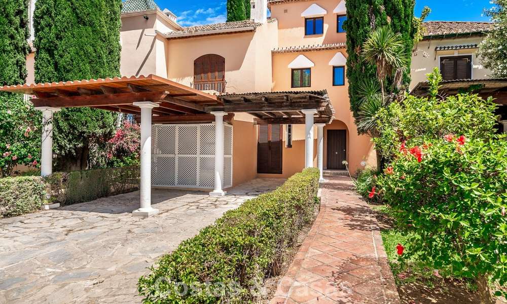 Amplia casa adosada contemporánea y renovada en primera línea de playa entre Marbella y Estepona 793058